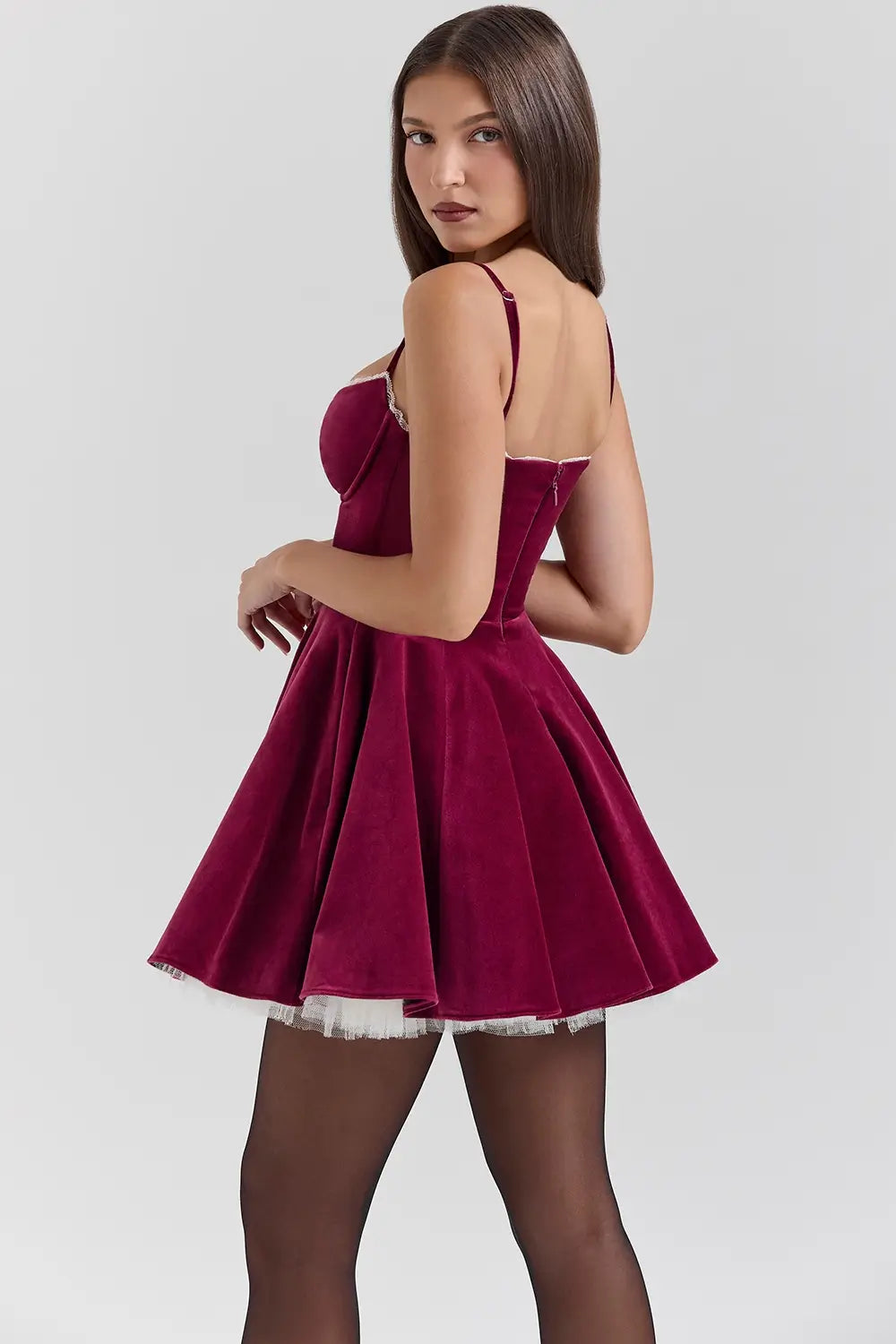 Vestido Corto de Terciopelo Burdeos – Modelo Cloe