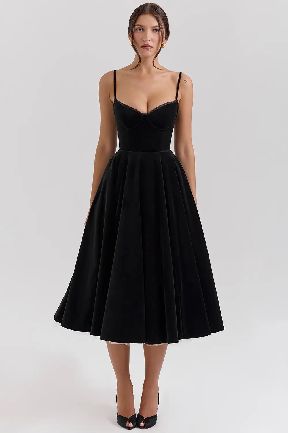 Vestido Midi de Terciopelo Negro – Modelo Cloe
