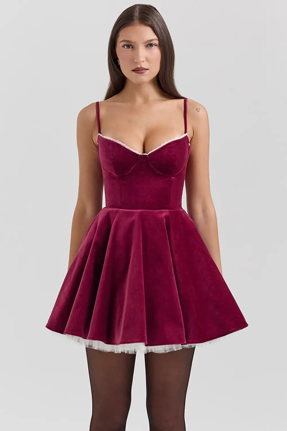 Vestido Corto de Terciopelo Burdeos – Modelo Cloe