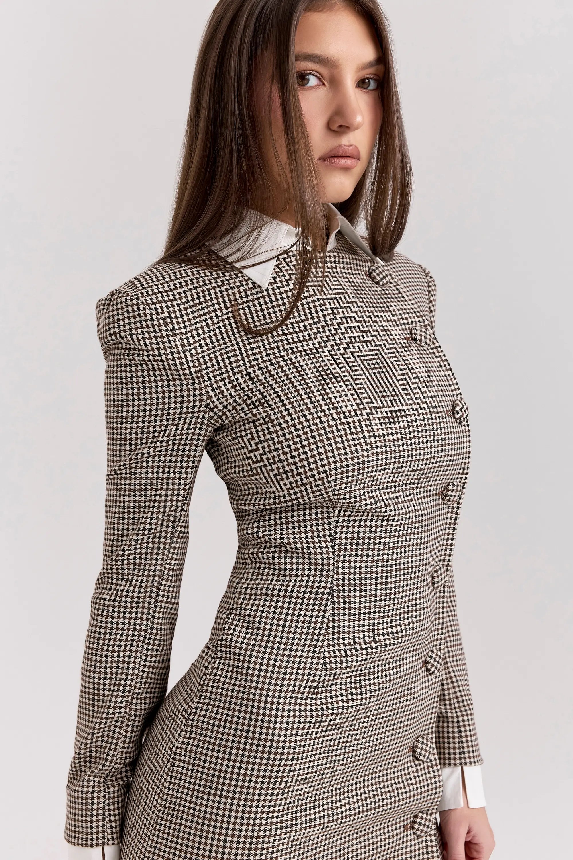 Vestido Corto de Tweed con Cuello Blanco – Modelo Leoni
