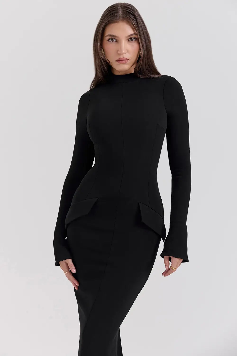 Vestido Largo Negro con Cuello Alto – Modelo Marie-Louise
