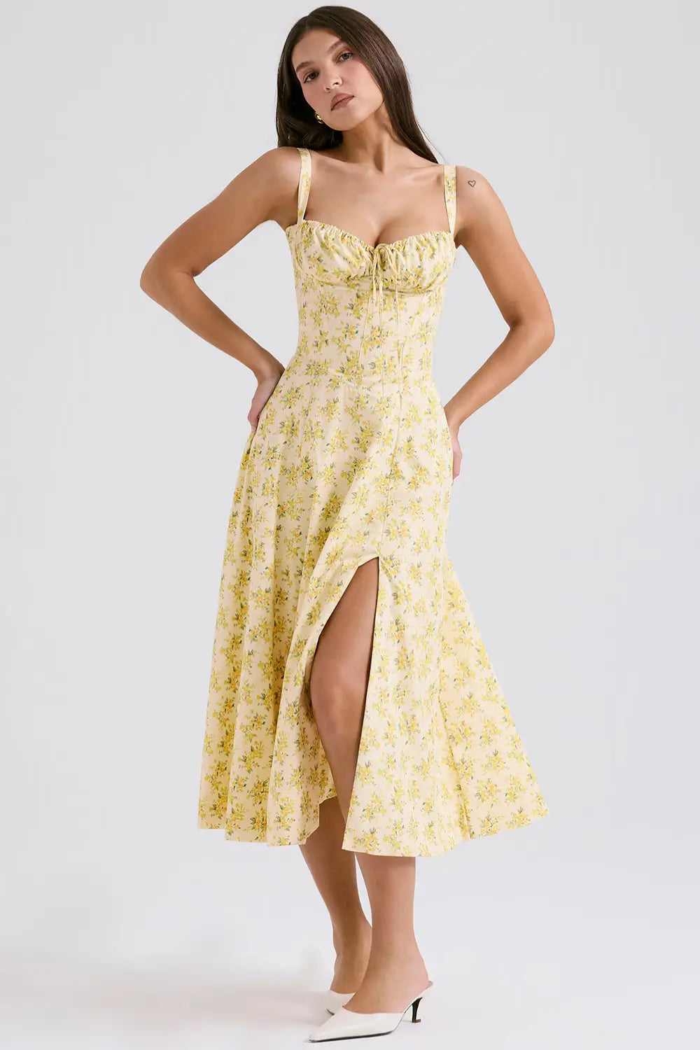 Vestido Midi Attracione Floral - Moldea la Cintura